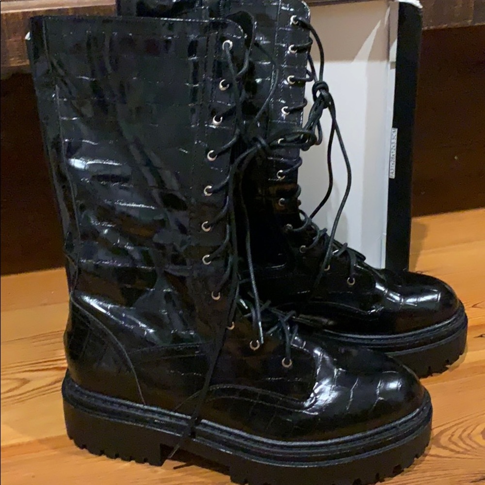 Croc combat boot
